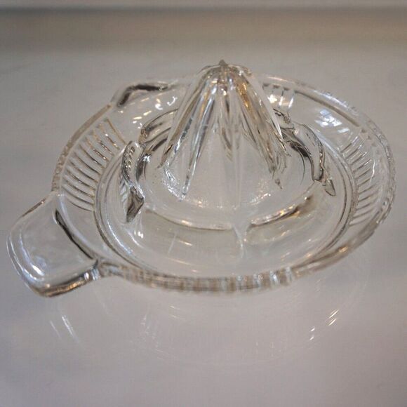 Vintage Clear Glass Hand Juicer Citrus Reamer w Pour Spout Handle - Picture 6 of 10